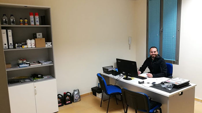 Un taller virtual de repuestos bilingüe para la zona de Albox