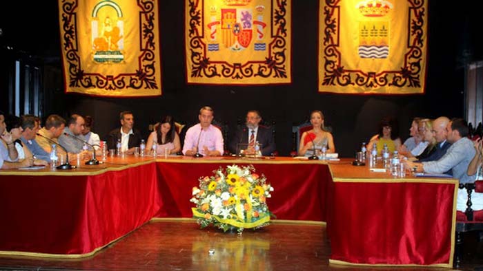 Albox acuerda reclamar el dinero cobrado a los concejales no adscritos